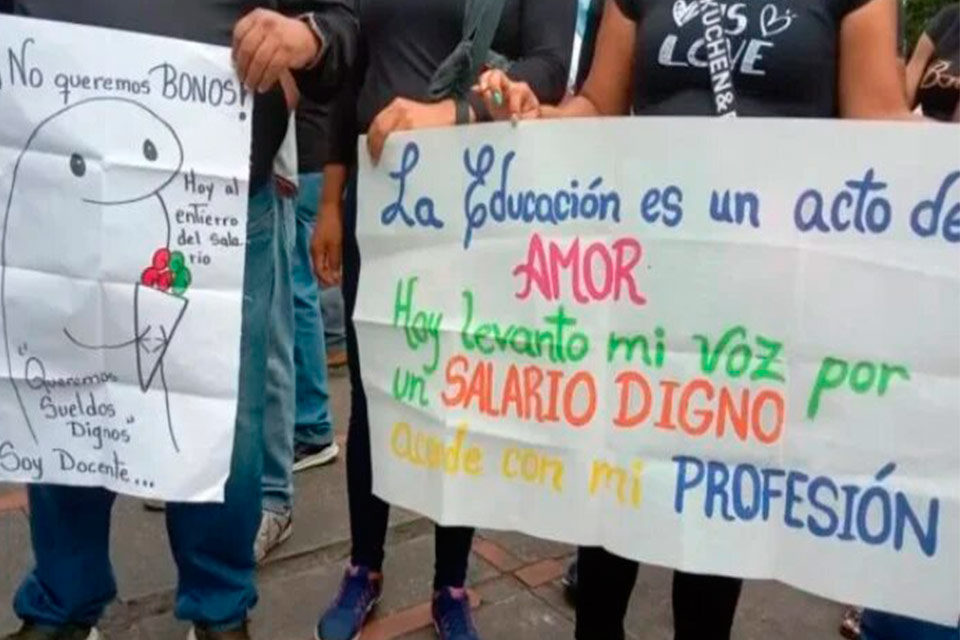 Siguen los maestros de Venezuela en pie de lucha
