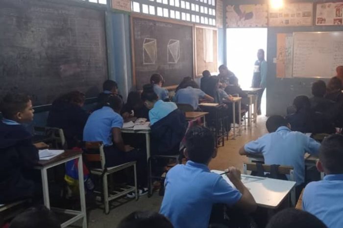 Escuela UEN Pedro Fontes Caracas bricomiles carmen melendez escuelas