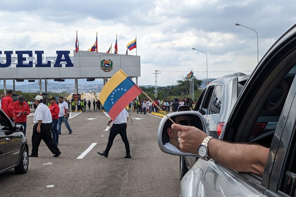 Qu Pas Tras Cruzar Los Primeros Carros El Atanasio Girardot