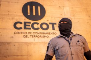 Centro confinamiento terrorismo El Salvador cárcel Bukele