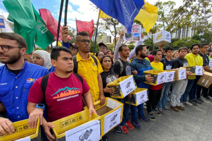 Marcha de estudiantes llega al CNE para exigir reactivación del Registro Electoral