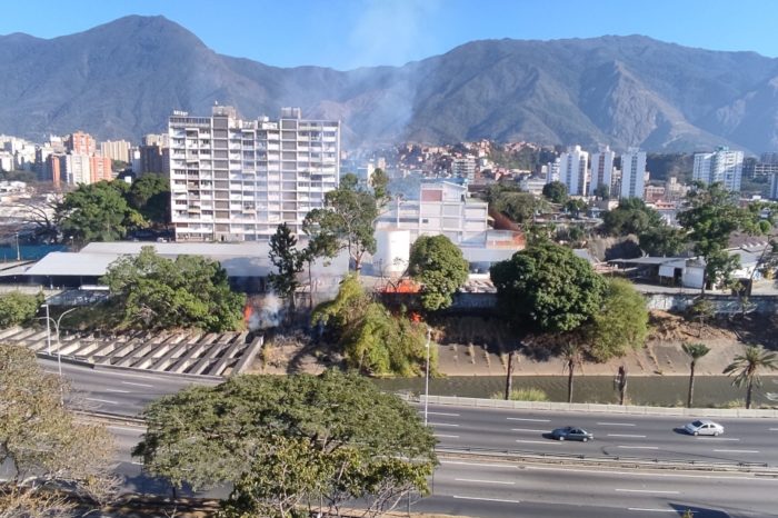 incendio Guaire Petare Cartones de Venezuela 21.02.23