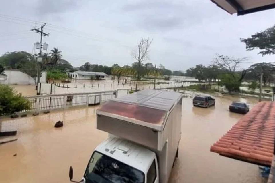 Reportan 85 casas anegadas y vías colapsadas tras lluvias en