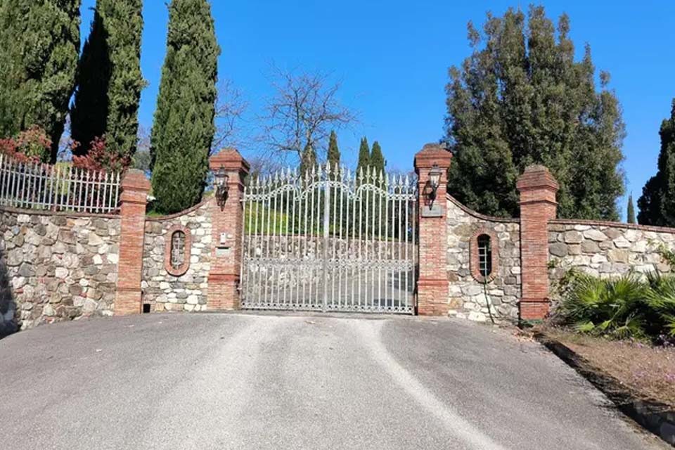 Villa Toscana - Maikel Moreno