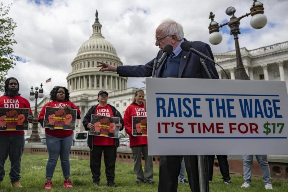 Bernie Sanders aumento sueldo EEUU