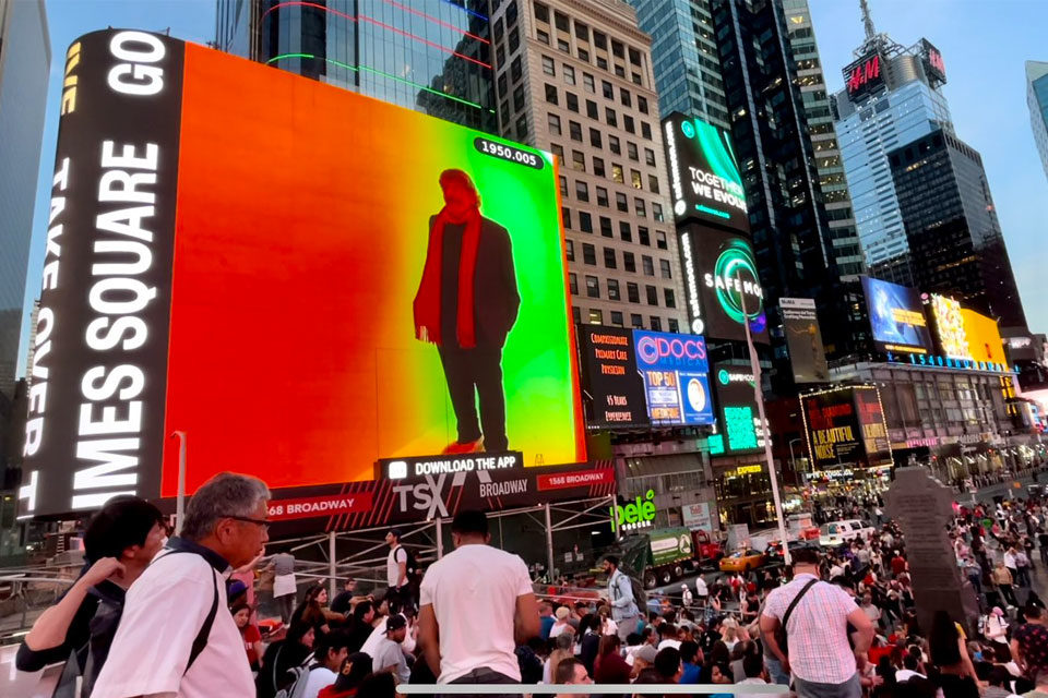 Obra y legado de Cruz-Diez se exhibieron en Times Square