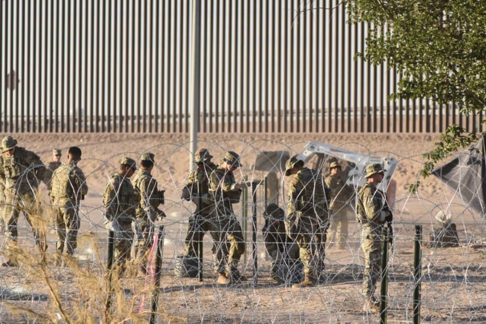 Migrantes México Ciudad JUárez frontera con EEUU militares mayo 2023 Foto de Rey R. Jauregui La Verdad de Juárez