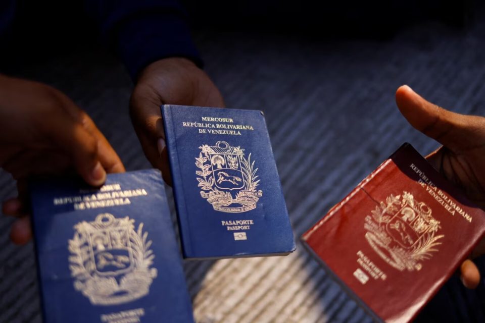 Pasaportes venezolanos visa VOA migrantes