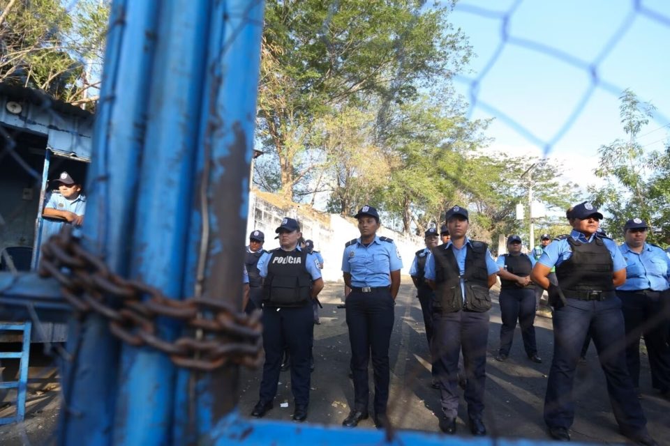 Nicaragua casas policia VOA