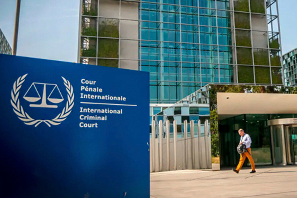 ¿Qué significan la decisión de la corte penal internacional y la de la contraloría?