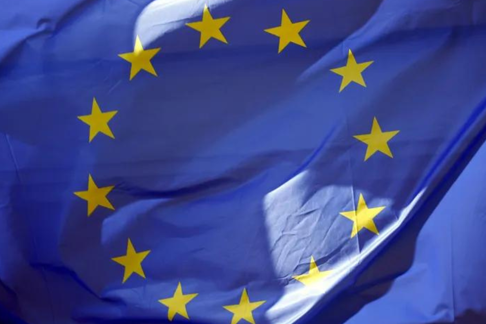 España pide a la UE - Unión Europea levantar sanciones
