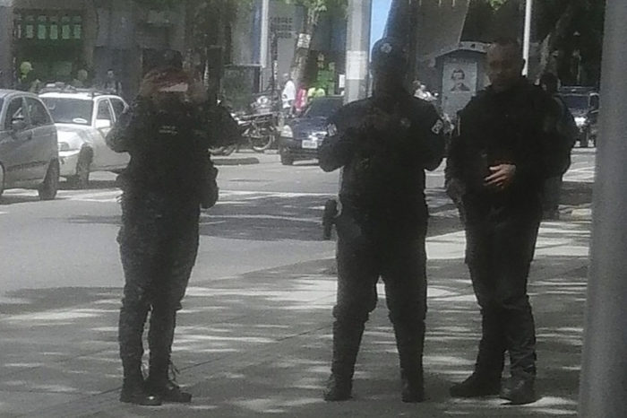 Policías grabaron y fotografiaron a quienes marcharon en defensa de los 33 de Carabobo