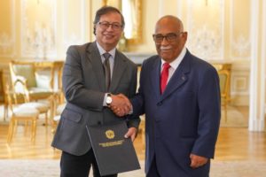 Gustavo Petro embajador Carlos Martínez