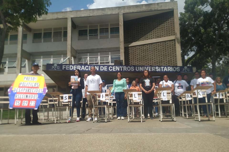 Con Protesta De Sillas Vac As Estudiantes De La Ucv Rechazan Detenciones Arbitrarias Talcual