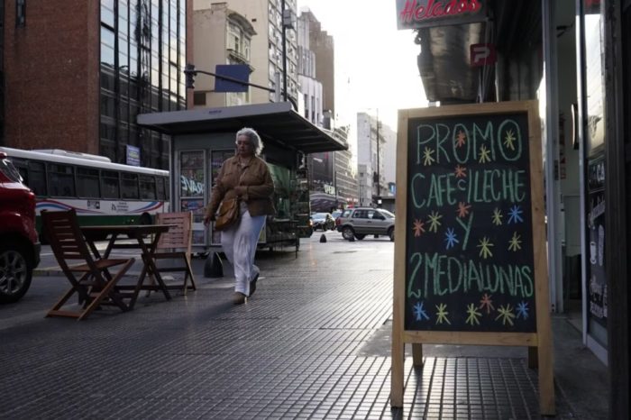 Calle Argentina crisis economica elecciones VOA
