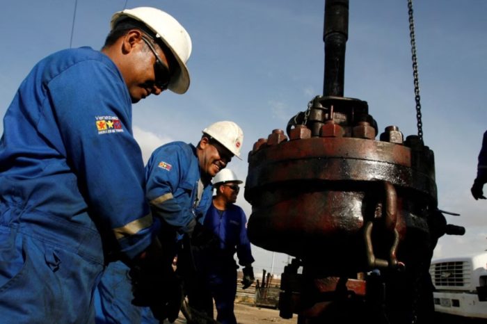 trabajadores petroleros Cabimas electricidad apagones Reuters VOA