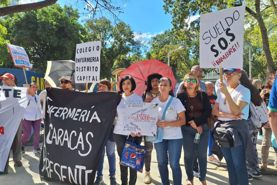 Trabajadores públicos protestaron frente al Ministerio Público en Caracas