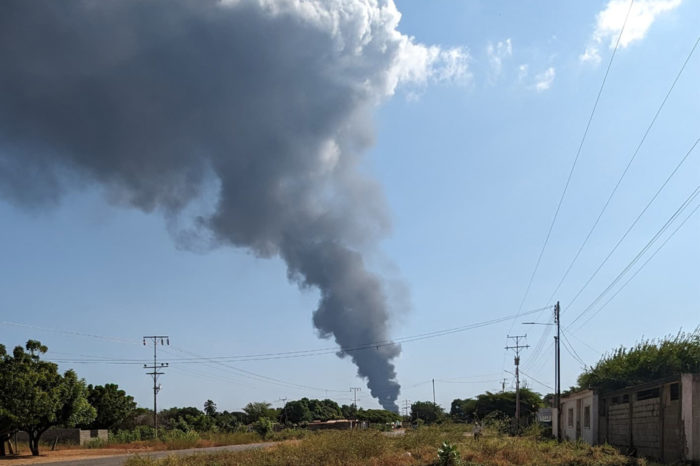 Incendio en patio de tanques de Pdvsa en Los Puertos de Altagracia, estado Zulia