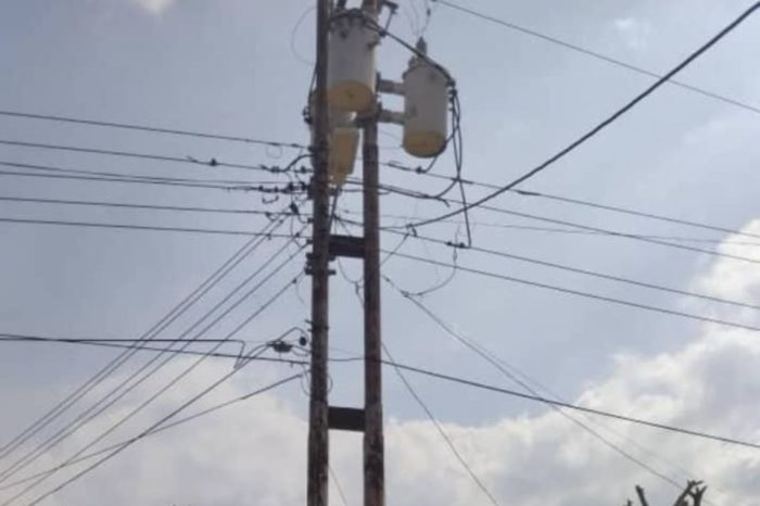 Poste de luz en Anzoátegui mantiene en riesgo a 50 familias