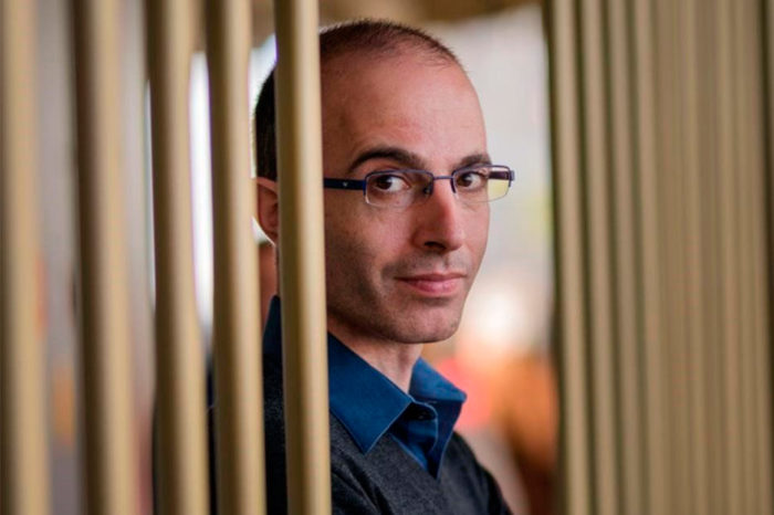 Cómo combatir la ficción política / Yuval Noah Harari