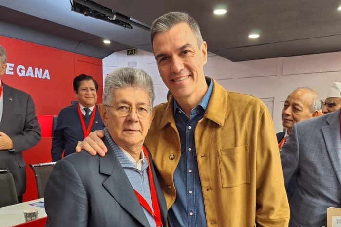 Ramos Allup y Pedro Sánchez en la Internacional Socialista