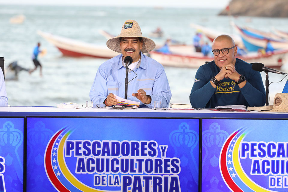 Maduro presenta cifras de captura de pescado