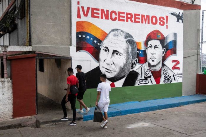 Mural Chavez Putin Caracas fascismo