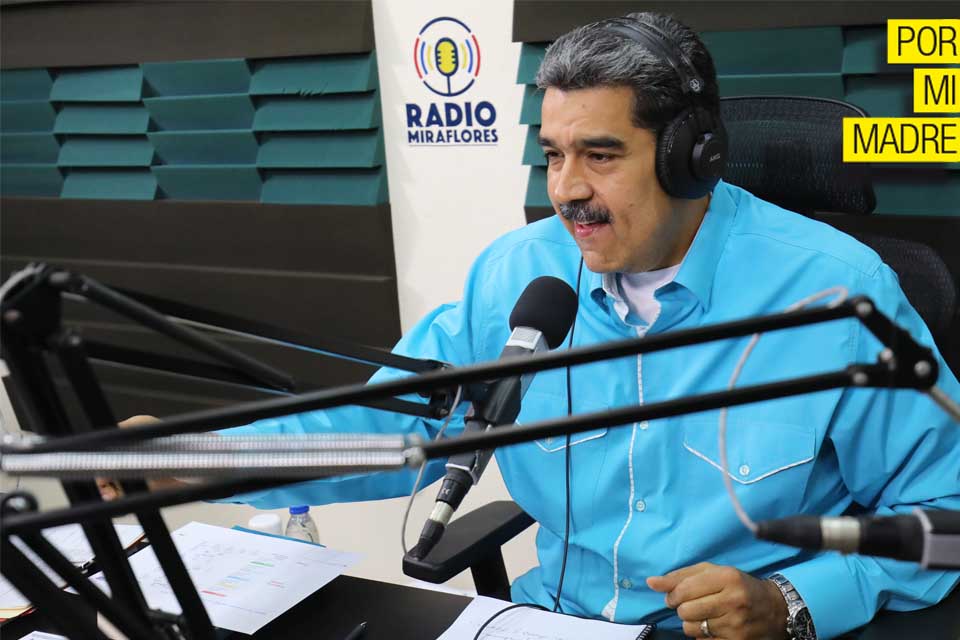 Maduro radio miraflores por mi madre 1