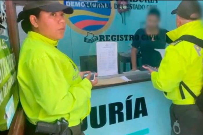 Policía Colombia migrantes pasaoportes falsos