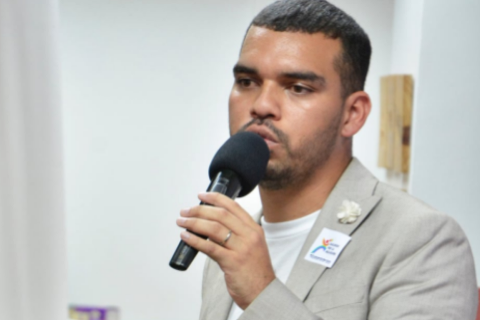 Lenín Castro, presidente de NUDDSO presentó los resultados de la encuesta Voto Diverso, que mide la participación política de personas Lgbti en Venezuela.