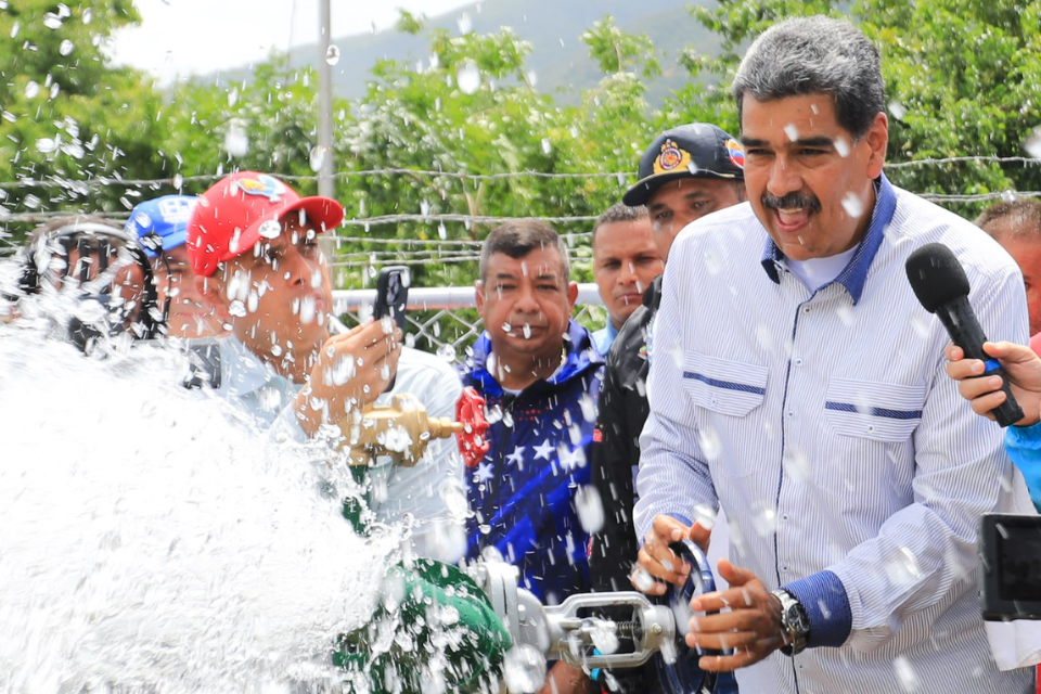 Nicolás Maduro en el acueducto la mulata