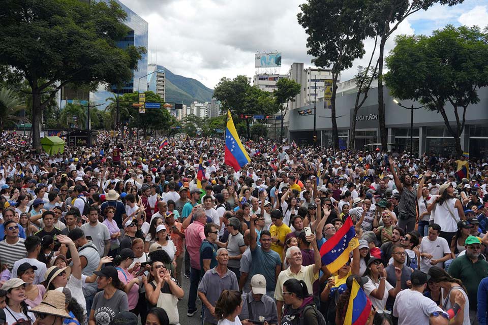 Ingenuidades, política y no-política