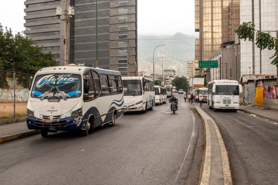 Transporte público se reactiva en Caracas