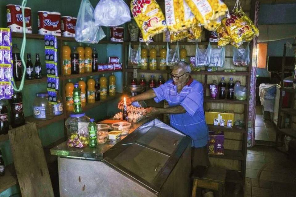 ectores de caracas se encuentran sin electricidad. Cumbres de Curumo, Santa Mónica, La boyera, Bello Monte; entre otros.