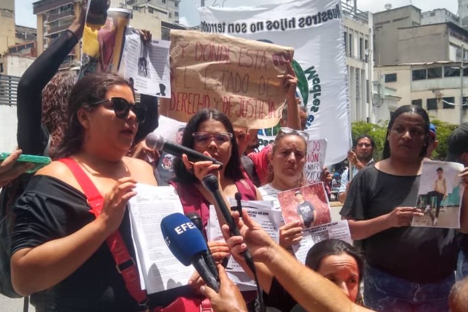 Adolescentes detenidos en protesta por Thani Urbina