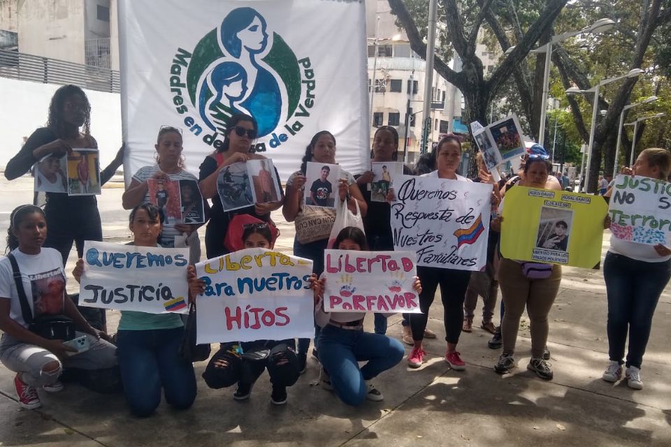 Adolescentes detenidos protesta