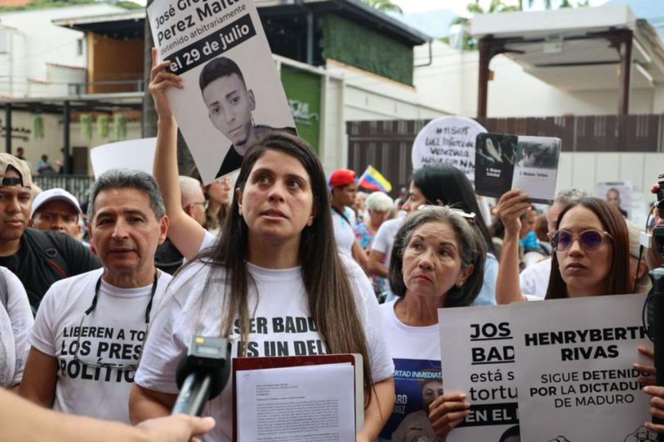 Familiares presos políticos Embajada Brasil