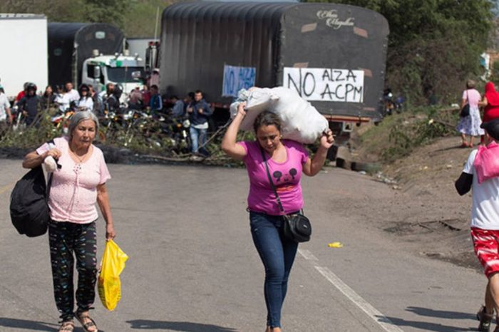 Paro transportistas camioneros Colombiafrontera