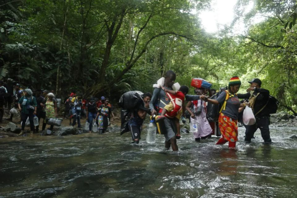 Venezolanos por el Darién