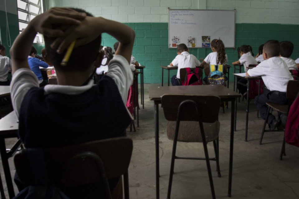 Educación en Venezuela arranca con deudas