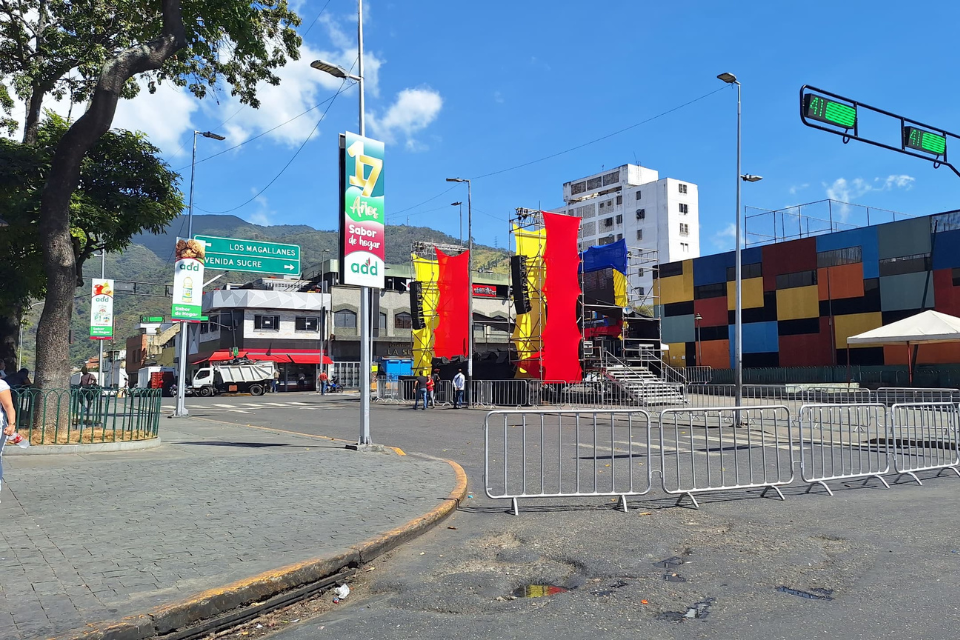 Plataforma en Plaza Catia.