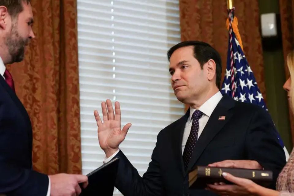 Marco Rubio jura