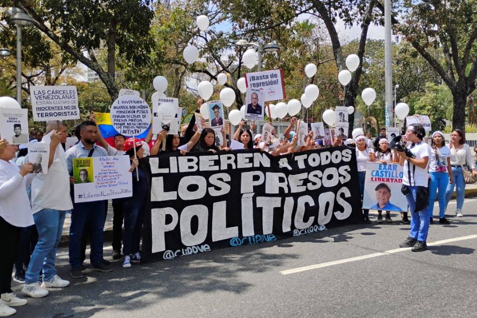 Excarcelaciones en medio de incertidumbre: familias piden tomar en cuenta todos los casos