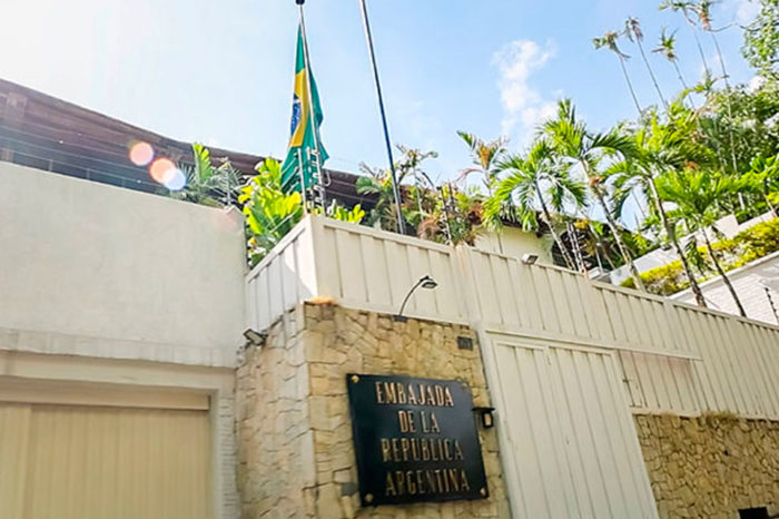El enigma de la embajada