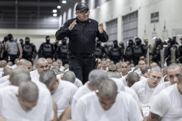 Venezolanos enviados a El Salvador