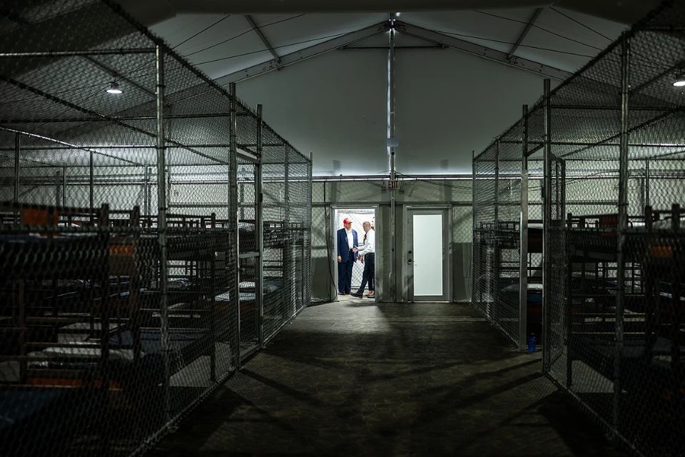 ¿Cómo es "Alligator Alcatraz", la cárcel para migrantes inaugurada en Florida?