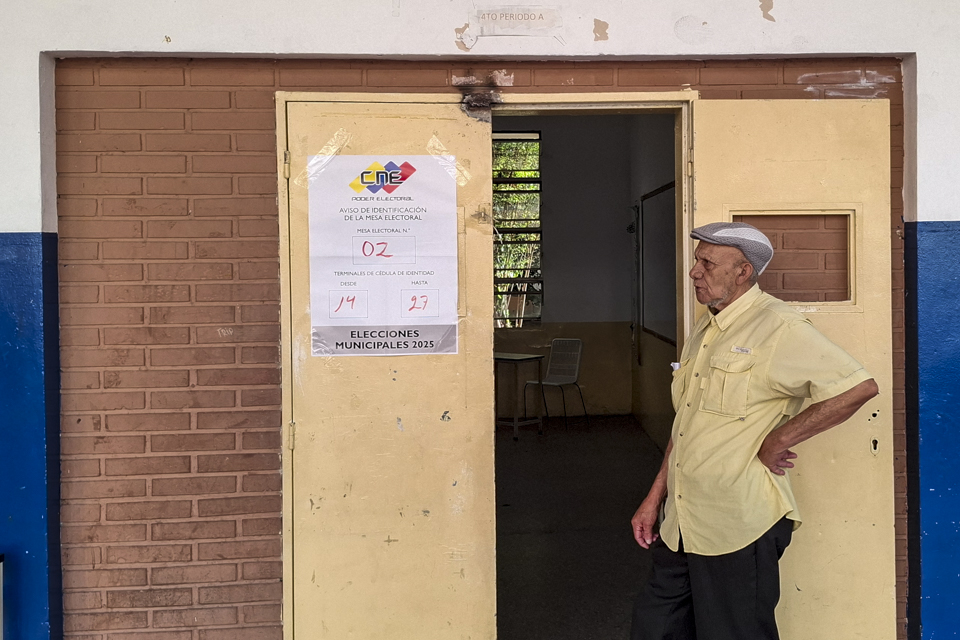 27J: De nuevo perdió la mayoría