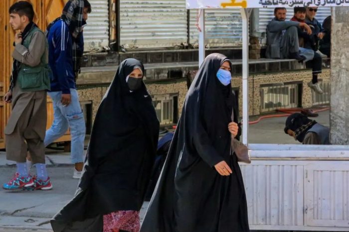 mujeres Afganistán talibanes