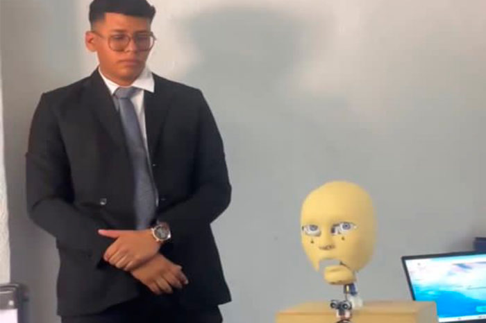 Eleazar A. Aponte S.: De estudiante a creador de animatrónicos