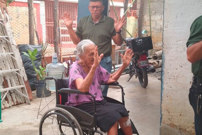 Un día triste y la nobleza Orlando Fernández Medina / María Aurora Rangel